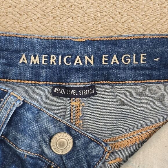 American Eagle Hi Rise Shortie Next Level Stretch Distressed Jean Shorts-Size 4 - Picture 3 of 15